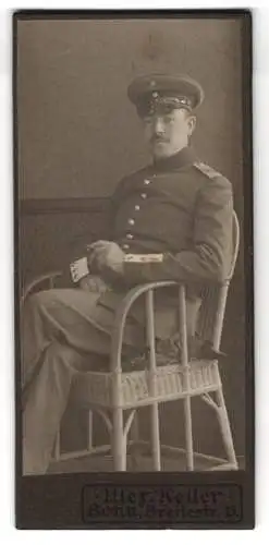 Fotografie Ullers-Keller, Bonn, Breitestr. 13, Soldat Willy Mabbig in Uniform Rgt. 160, 1915