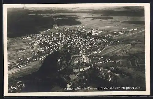 AK Singen / Hegau, Flugzeugaufnahme mit Hohenwiel und Bodensee