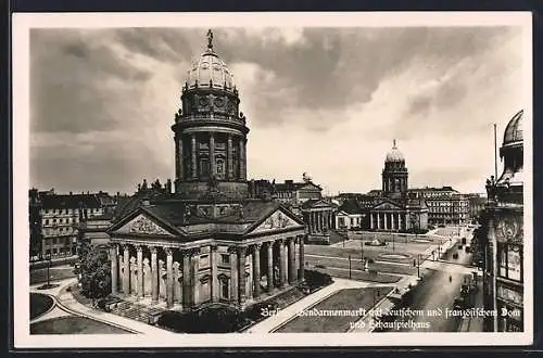 AK Berlin, Gendarmenmarkt mit deutschem und französischem Dom und Schauspielhaus