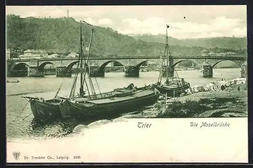 AK Trier, Dei Moselbrücke und Boote