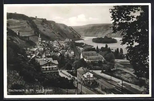 AK Bacharach a. Rh., Panorama mit Bahnhof