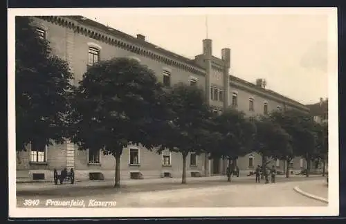 AK Frauenfeld, Soldaten vor der Kaserne