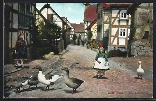 AK Schwälmer Mädchen auf der Dorfstrasse, hessische Trachten