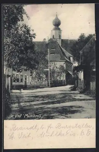 AK St. Veit /Mühlkreis, Strassenpartie mit Kirche