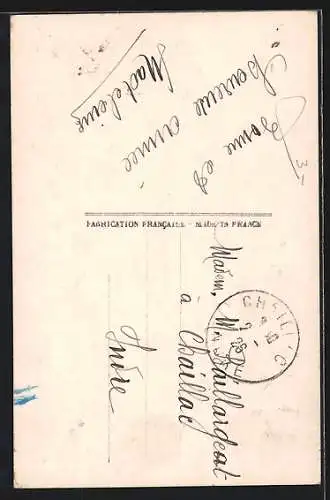 AK Frau mit Mütze wirft einen Brief in den Briefkasten