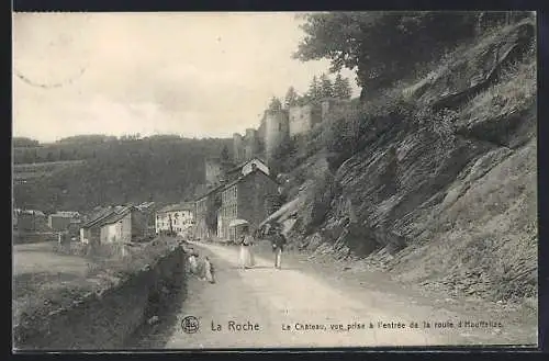 AK La Roche-en-Ardenne, Le Château, vue prise à l`entrée de la route d`Houffalize