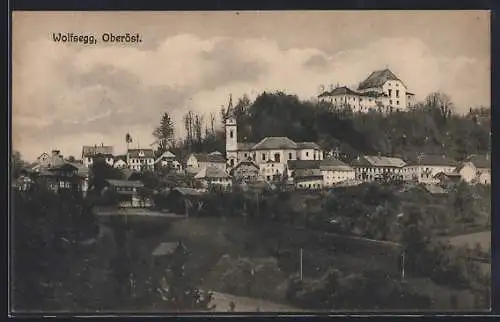 AK Wolfsegg /Oberöst., Teilansicht mit Kirche