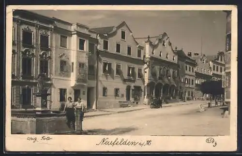 AK Neufelden, Strassenpartie mit Brunnen