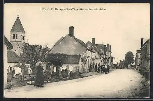 AK Sainte-Thorette, Route de Mehun avec villageois et église en arrière-plan