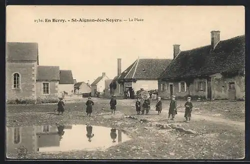 AK St-Aignan-des-Noyers, la Place avec des enfants et maisons rurales