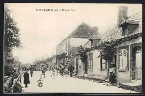 AK Presly, Grande Rue animée avec des cyclistes et des passants