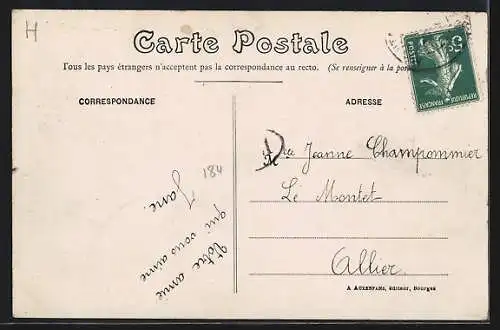AK Saulzais-le-Potier, La Place animée avec des habitants et des bâtiments historiques