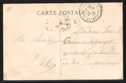 AK Savigny-en-Septaine, Le Bureau de Poste et passants devant le bâtiment