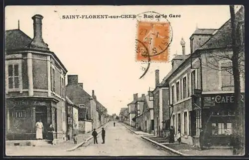 AK Saint-Florent-sur-Cher, Rue de la Gare avec boutiques et café