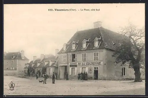 AK Thaumiers, La Place, côté Sud avec Hôtel de la Couronne