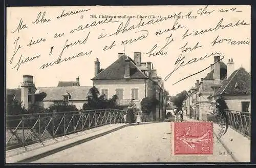 AK Châteauneuf-sur-Cher, Vue sur le Pont Vieux et les maisons environnantes