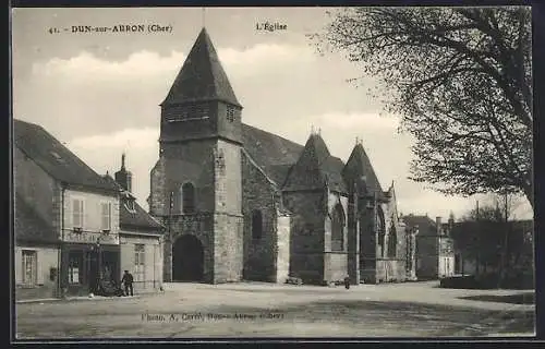AK Dun-sur-Auron, L`église et la place adjacente