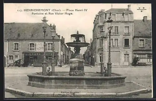 AK Henrichemont, Place Henri-IV avec Fontaine et Rue Victor-Hugo