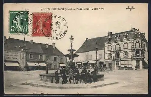 AK Henrichemont, Place Henri IV avec fontaine et bâtiments nord