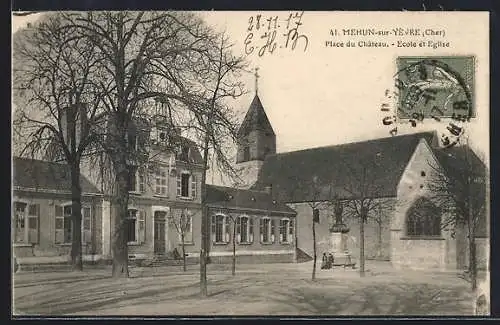 AK Mehun-sur-Yèvre, Place du Château, École et Église