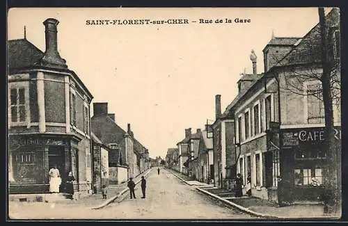 AK Saint-Florent-sur-Cher, Rue de la Gare avec des bâtiments et passants