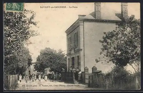 AK Savigny-en-Sancerre, La Poste et rue animée avec passants et enfants