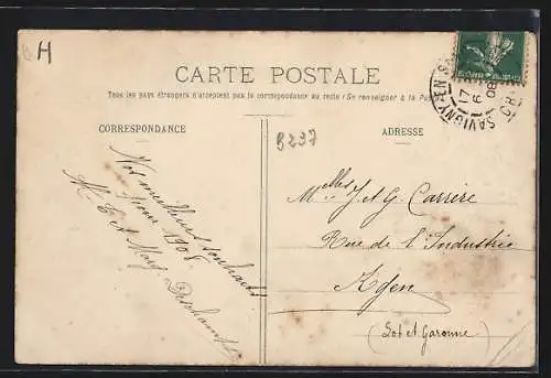 AK Savigny-en-Sancerre, La Poste et rue animée avec passants et enfants