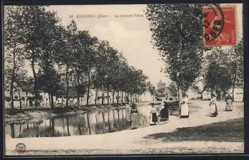 AK Asnieres, La Grande Place et le canal avec passants