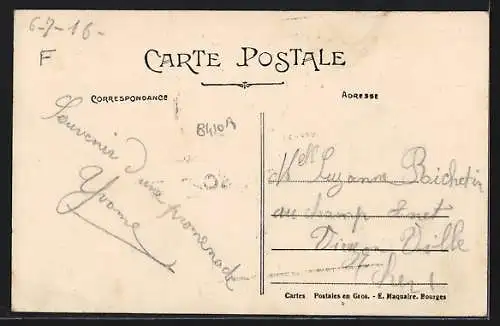 AK Saint-Martin-d`Auxigny, La Grande Rue animée avec passants et bâtiments anciens