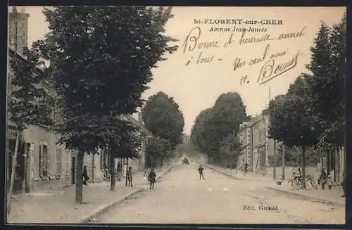 AK Saint-Florent-sur-Cher, Avenue Jean-Jaurès animée avec passants et arbres alignés