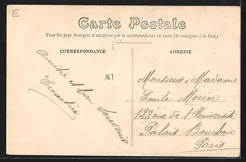 AK Sagonne, La Place et l`Église