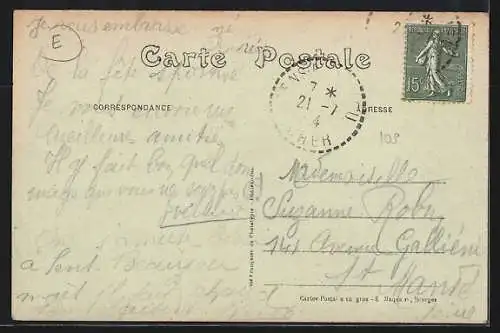 AK Sens Beaujeu, La Place avec l`église et les maisons anciennes