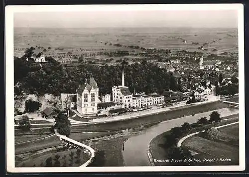 AK Riegel /Baden, Brauerei Meyer & Söhne mit Ortsblick und Fluss aus der Vogelschau