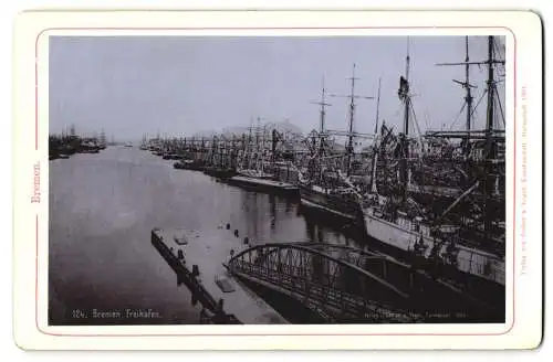 Fotografie Zedler & Vogel, Darmstadt, Ansicht Bremen, Segelschiffe am Quai im Freihafen 1901