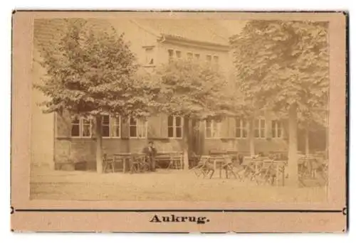 Fotografie unbekannter Fotograf, Ansicht Rendsburg, Gasthof Aukrug mit Biergarten