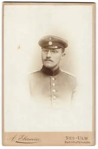 Fotografie A. Eberwein, Neu-Ulm, Bahnhofstrasse, Porträt Soldat in Militäruniform, Einjährig Freiwillliger Rgt. 1