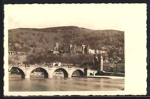 Foto-AK Heidelberg /Neckar, Brücke und Schloss vom Wasser aus