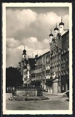 AK Burghausen a. d. Salzach, Teilansicht mit Brunnen