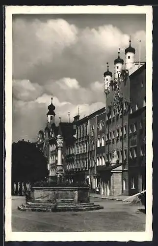 AK Burghausen a. d. Salzach, Teilansicht mit Brunnen