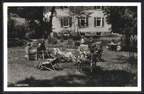 AK Huzenbach i. Schwarzwald, im Garten des Evang. Müttererholungsheim