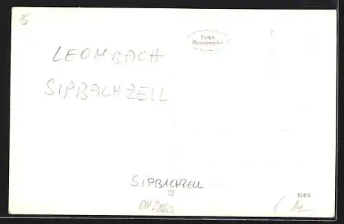 AK Sipbachzell-Leombach, Menschengruppe vor einem Gasthaus
