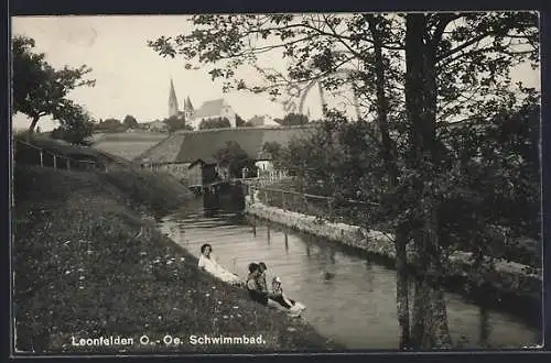 AK Leonfelden, Blick vom Schwimmbad zur Kirche