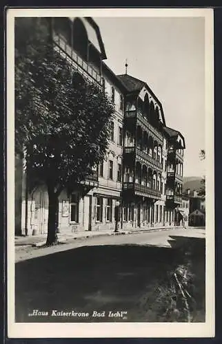 AK Bad Ischl, Strassenpartie am Hotel Haus Kaiserkrone