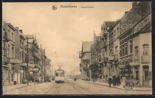 AK Middelkerke, L`Avenue Léopold, Strassenbahn, Geschäfte
