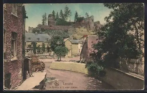 AK La Roche-en-Ardenne, Le Bronze et le vieux Chateau