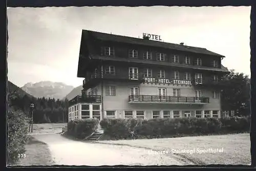 AK Ebensee, Steinkogl Sporthotel vom Weg aus