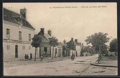 AK Mehun-sur-Yèvre, Place du 14 Juillet, côté Nord