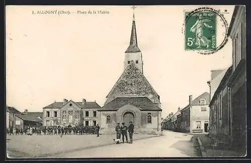 AK Allogny, Place de la Mairie avec église et habitants sur la place