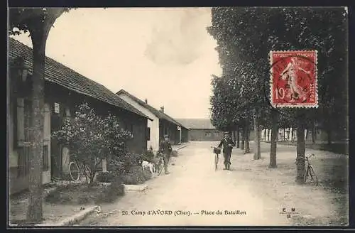 AK Avord, Camp, Place du Bataillon au camp militaire