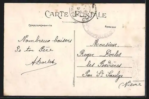 AK Camp d`Avord, Rue du Poste avec soldats et avion en vol